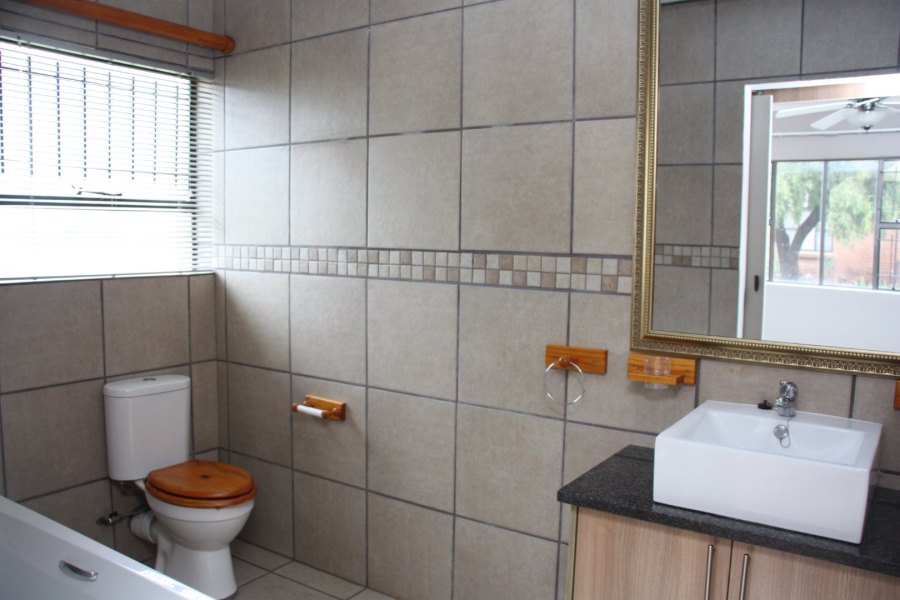 2 Bedroom Property for Sale in Langenhovenpark Free State